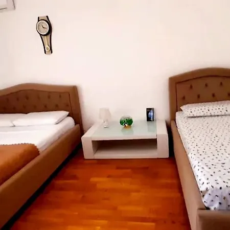 Ajsi Vlorë
