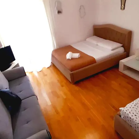 Ajsi Vlorë